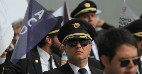 Sindicatos de Avianca advierten crisis en la aerolínea por falta de pilotos