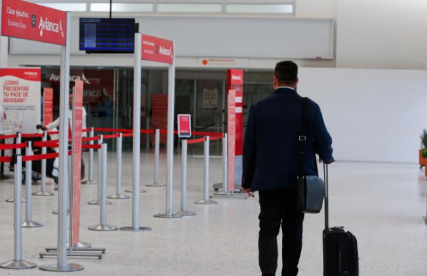 Ordenan a Avianca reintegrar a tres pilotos despedidos